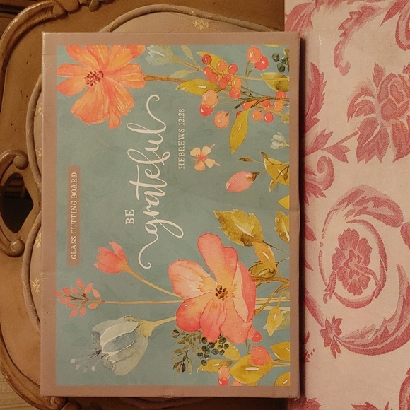 🌺 Glass Cutting Board - Picture 1 of 4